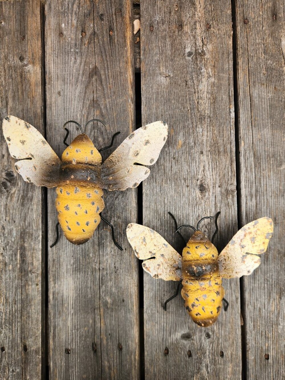 Set of 2, Rustic Metal Bee Wall Hanging Garden Decor